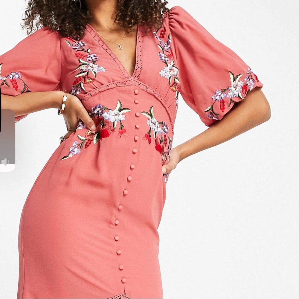 Hope and Ivy Coral Embroidered Midi Dress
